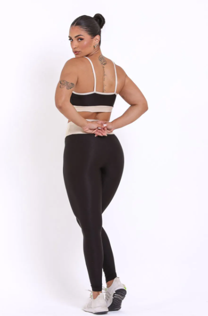 Conjunto Bicolor Canelado de Compressão Preto com Off